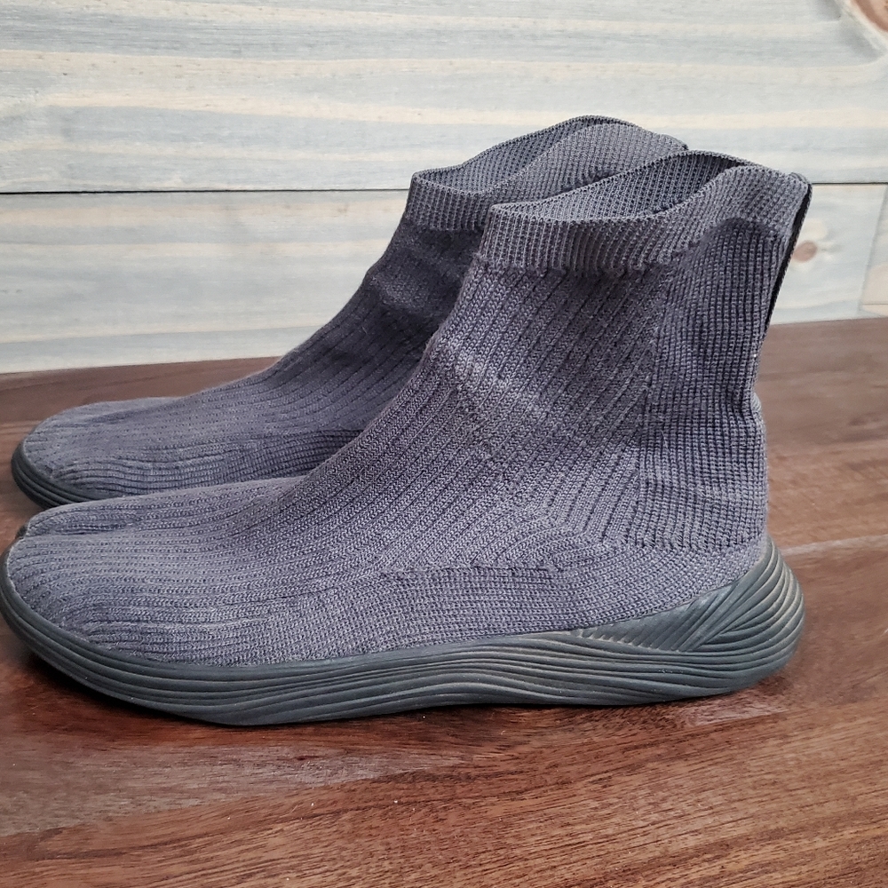 ILYSM METAL Tabi Gray Camel Split-Toes Shoes Women’s Sz 7
